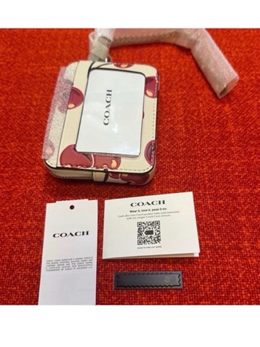❤️❤️❤️Coach Zip card case with cherry print ❤️❤️❤️ - Picture 3 of 5
